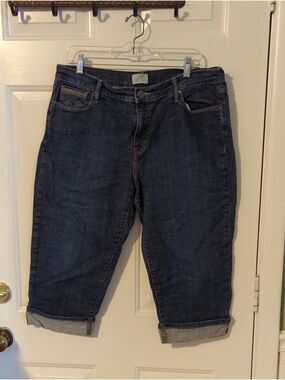 Women's Levi's Blue Denim 516 Capri Jeans Red Tab Size 14 Vacation Summer Comfy